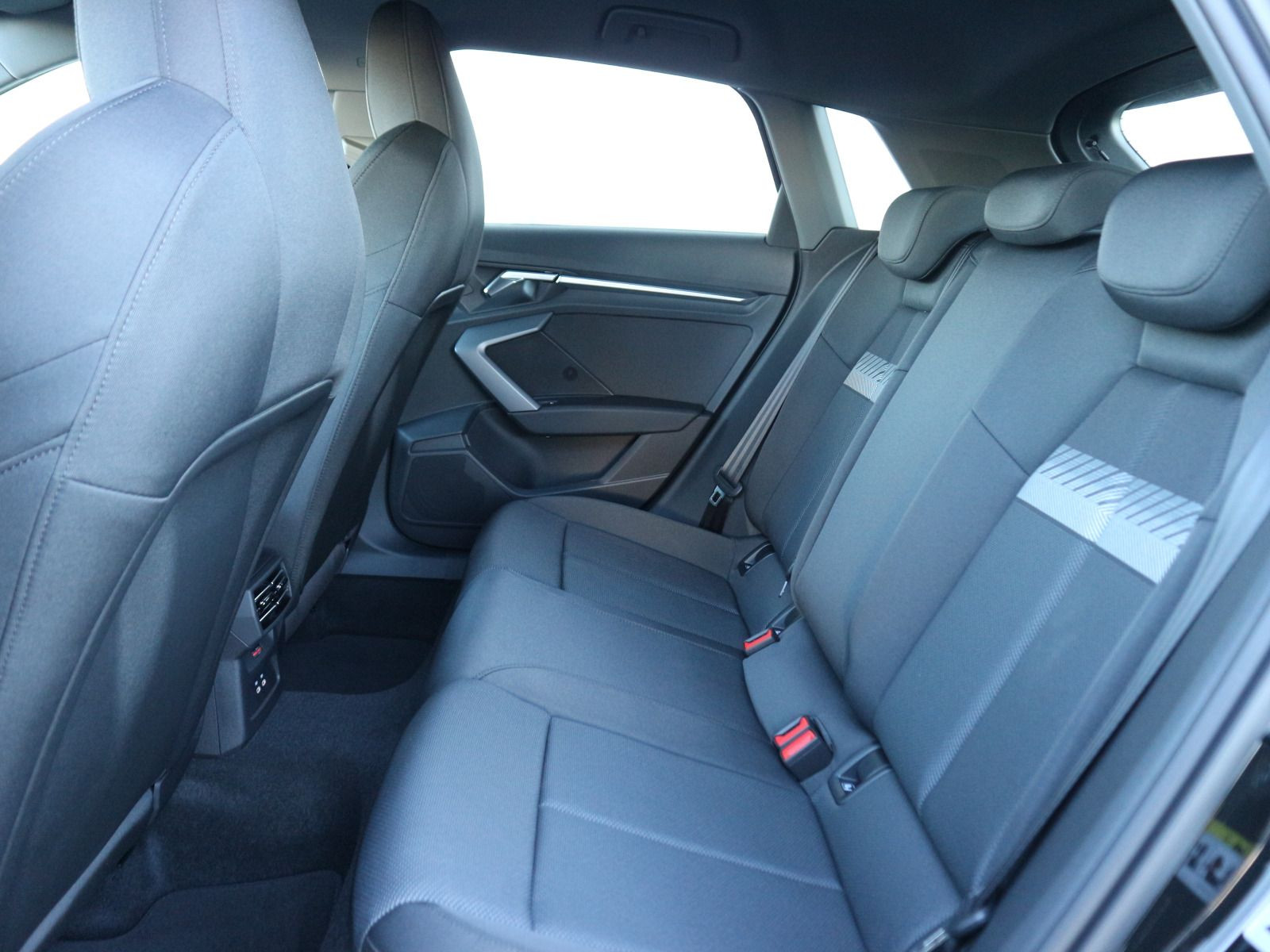 Fahrzeugabbildung Audi A3 Sportback S line 35 TDI S tronic*ACC*AHK*LED*