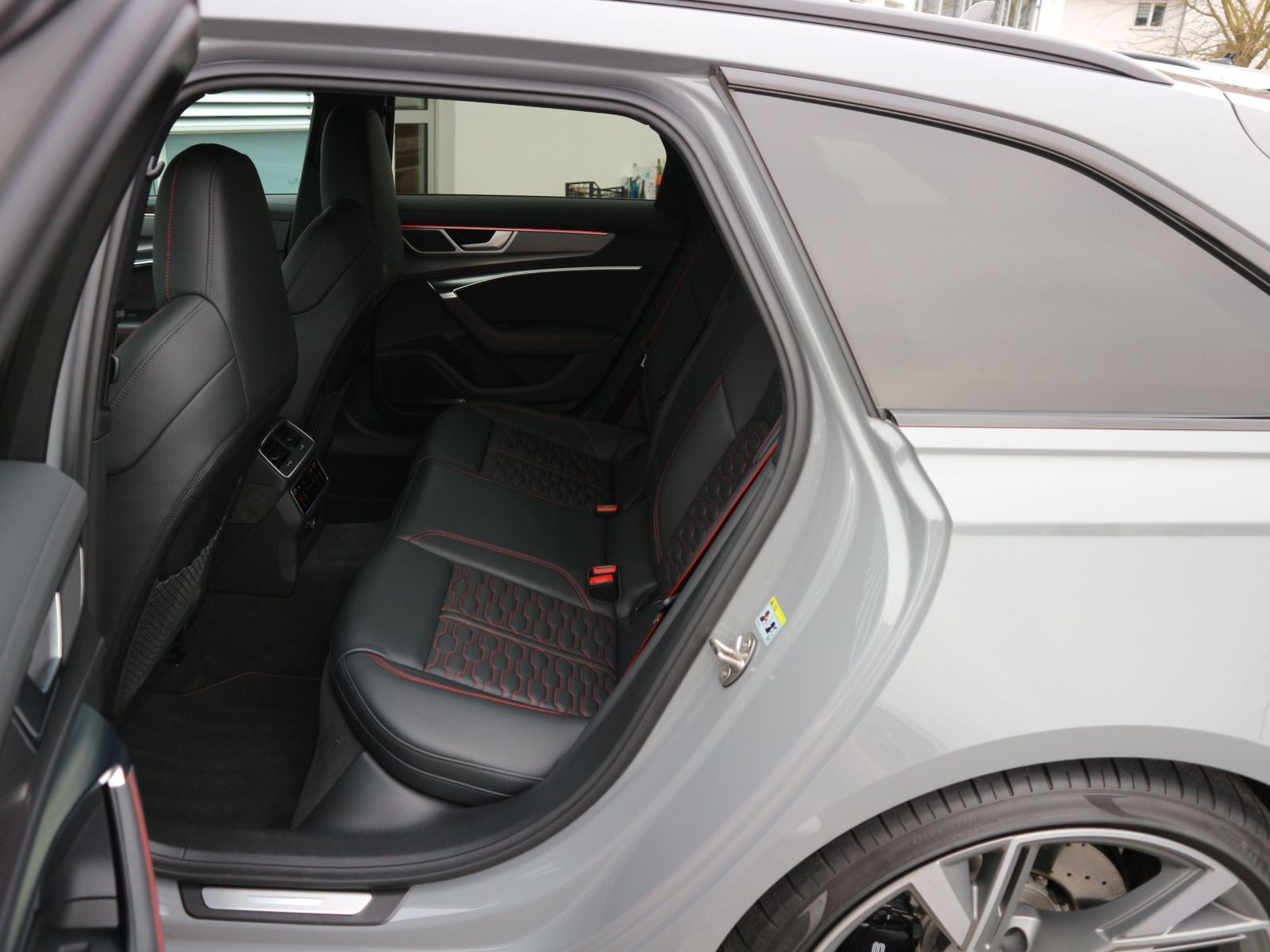 Fahrzeugabbildung Audi RS 6 Avant TFSI tiptronic quattro *280km/h*B&O*