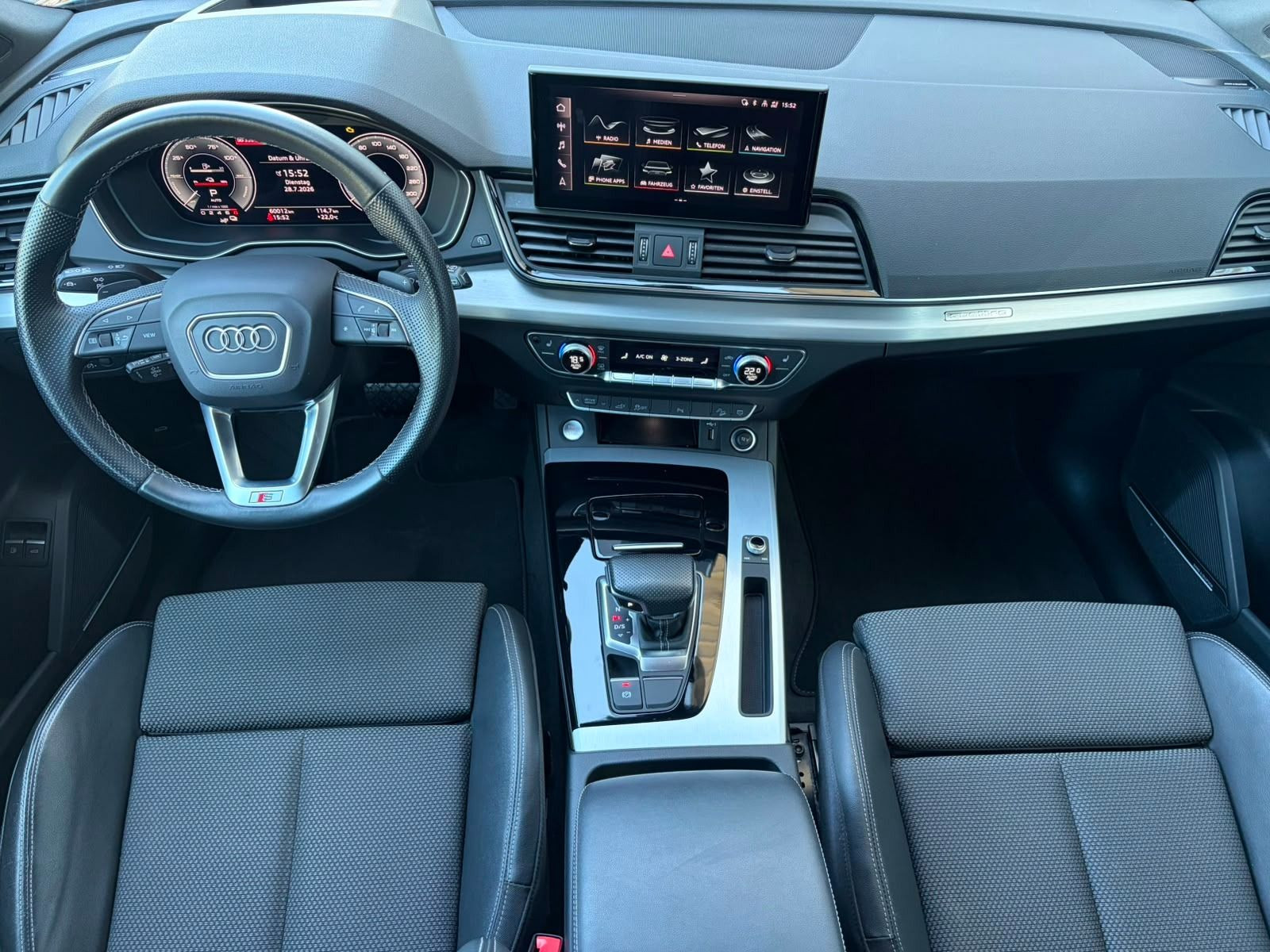 Fahrzeugabbildung Audi Q5 50 TFSIe QUATTRO S LINE+AHK+HEAD UP+B&O+MATRI