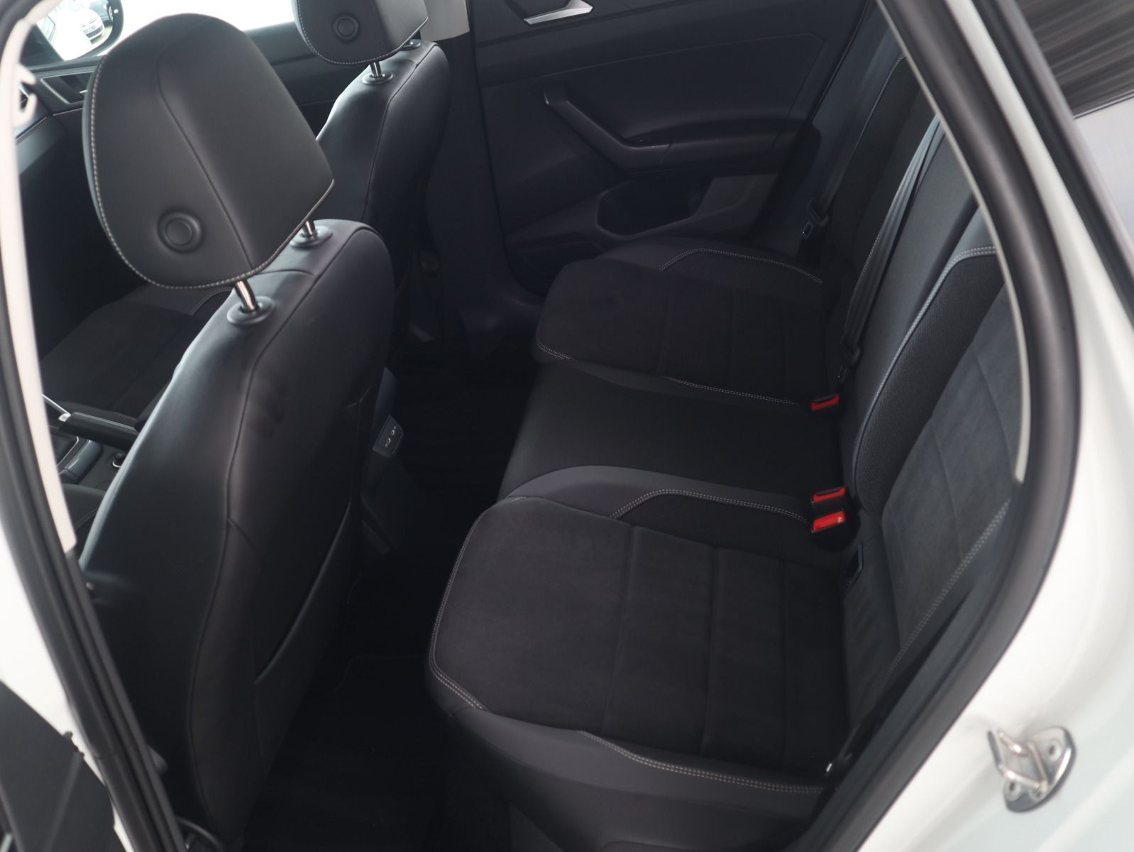 Fahrzeugabbildung Volkswagen Taigo Style 1.5 TSI DSG PANO AHK MATRIX RFK