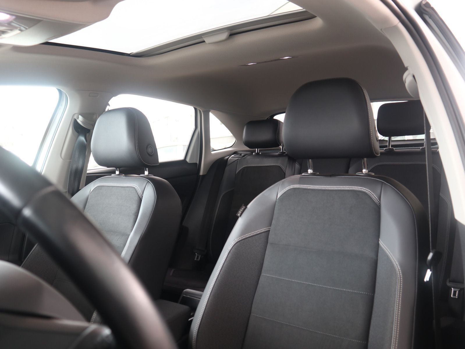 Fahrzeugabbildung Volkswagen Taigo Style 1.5 TSI DSG PANO AHK MATRIX RFK