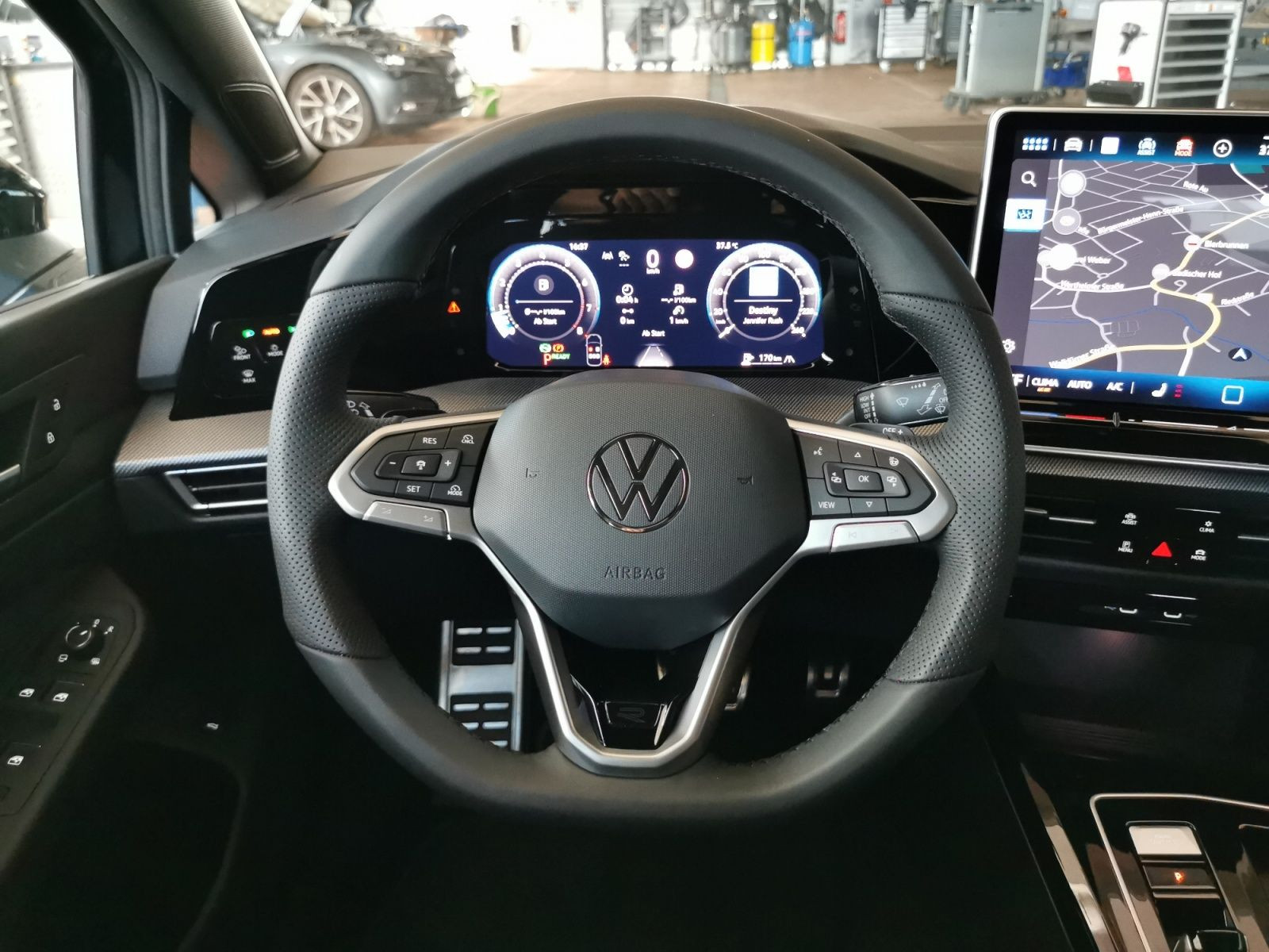 Fahrzeugabbildung Volkswagen Golf Variant 1.5 eTSI R-Line DSG +AHK+NAVI+ACC