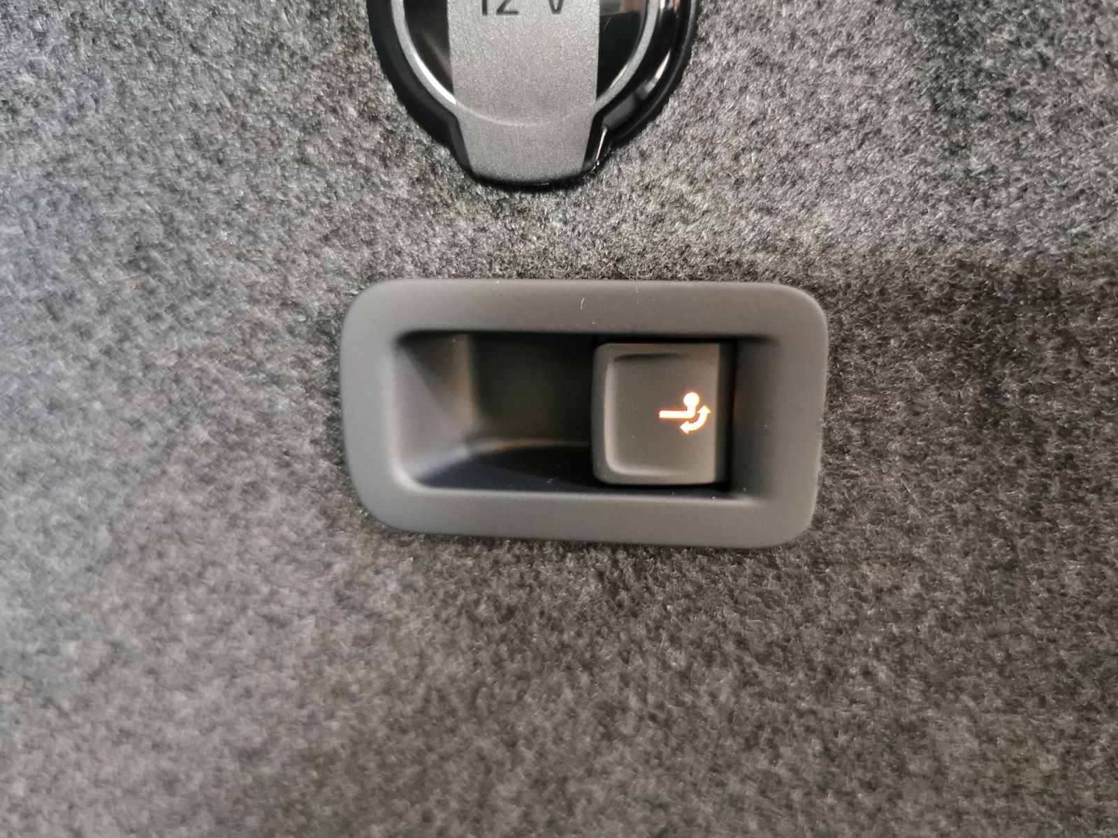 Fahrzeugabbildung Volkswagen Golf Variant 1.5 eTSI R-Line DSG +AHK+NAVI+ACC