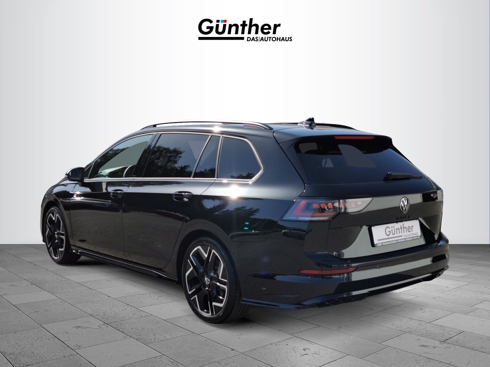 Fahrzeugabbildung Volkswagen Golf Variant 1.5 eTSI R-Line DSG +AHK+NAVI+ACC