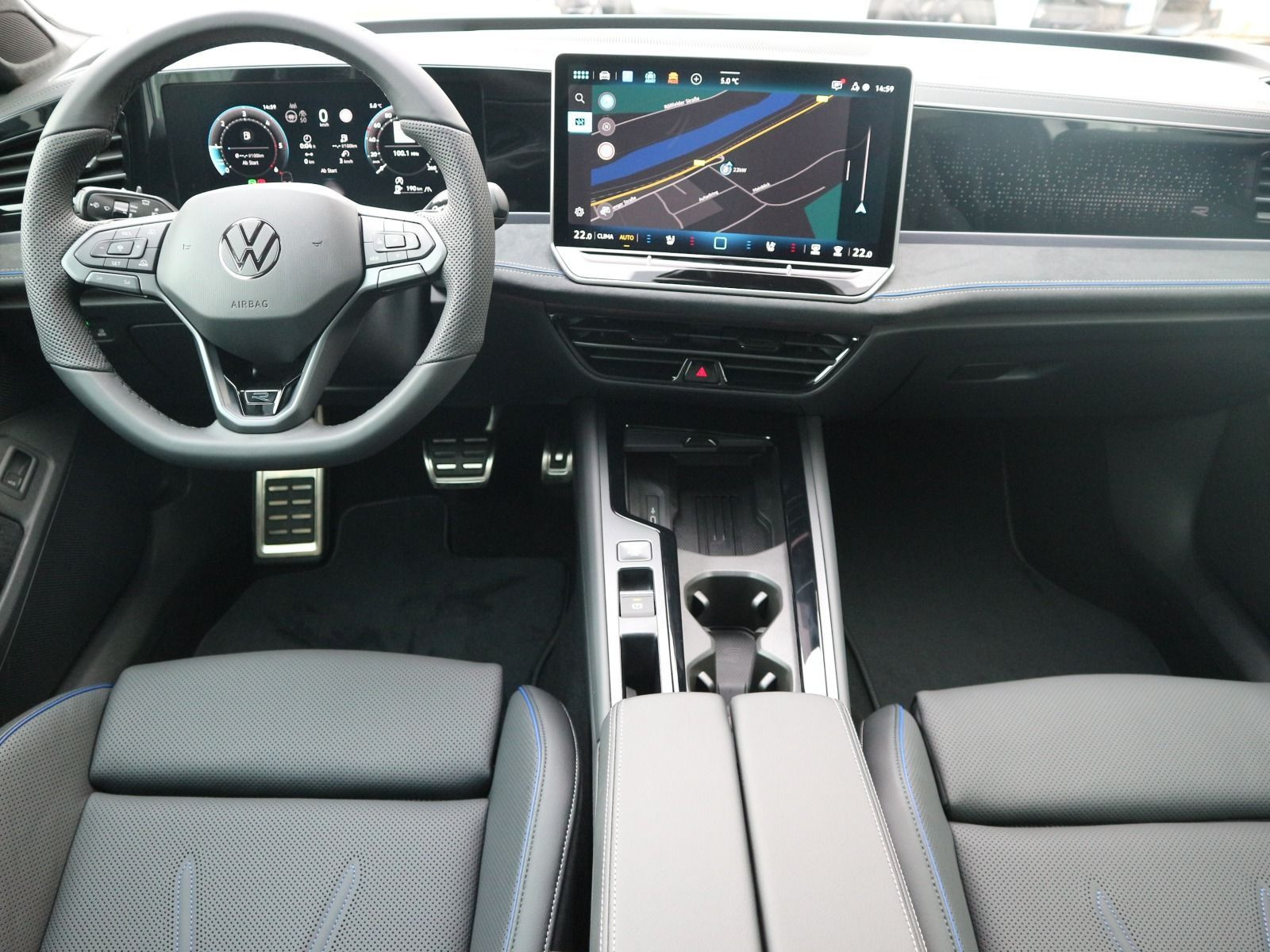 Fahrzeugabbildung Volkswagen Passat R-Line 2,0 TDI SCR 4MOTION (193 PS) DSG *STDHZG*AHK*R-LINE SIGNATURE*