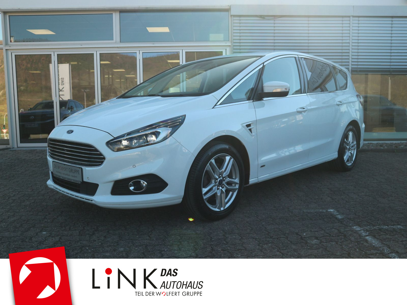 Fahrzeugabbildung Ford S-Max 2.0 TDCi Titanium AWD AHK RFK KEYFREE LED