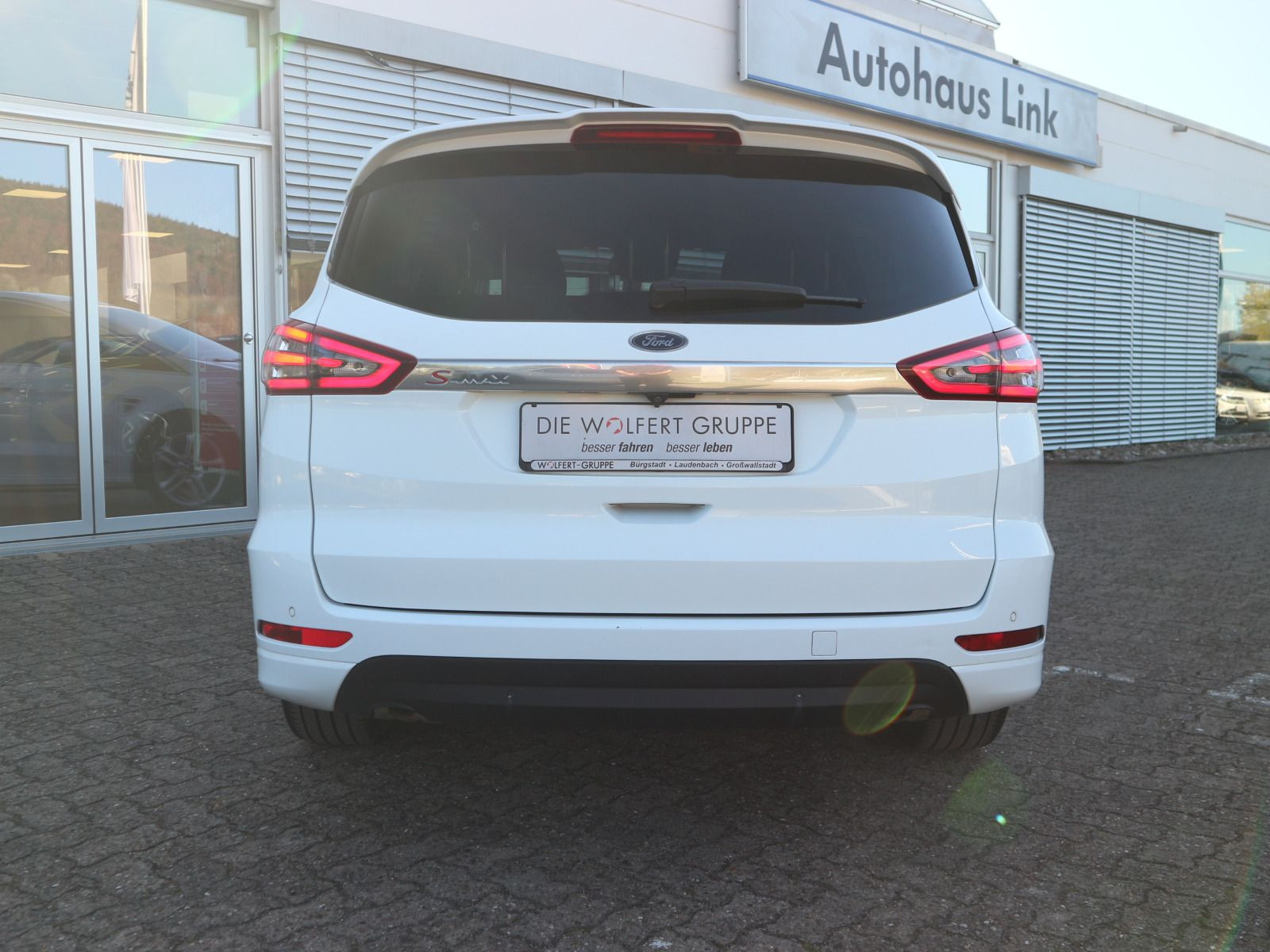 Fahrzeugabbildung Ford S-Max 2.0 TDCi Titanium AWD AHK RFK KEYFREE LED