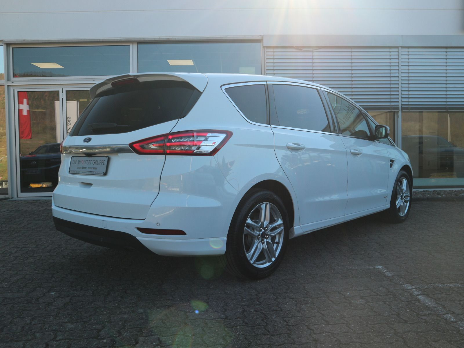 Fahrzeugabbildung Ford S-Max 2.0 TDCi Titanium AWD AHK RFK KEYFREE LED