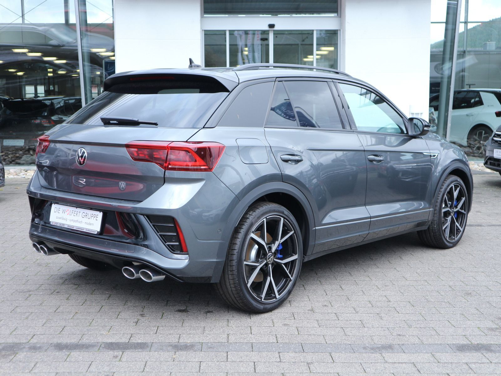 Fahrzeugabbildung Volkswagen T-Roc R 2.0 l TSI OPF 4MOTION (300 PS) DSG *AHK*WINTERREIFEN*