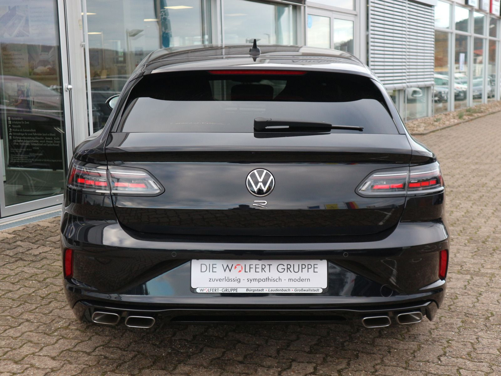 Fahrzeugabbildung Volkswagen Arteon R SB 2.0 TSI 4M AHK AKUSTIK MATRIX HARMAN