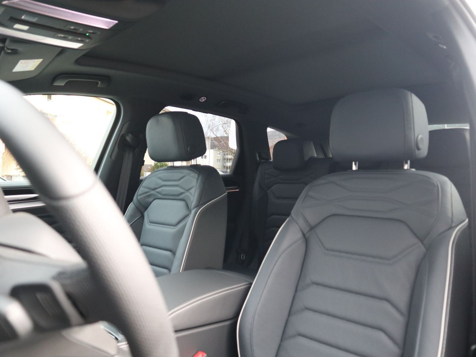 Fahrzeugabbildung Volkswagen Touareg R-Line 3,0 l V6 TDI SCR 4MOTION 210 kW (286 PS) 8-Gang-Automatik (Tiptronic)