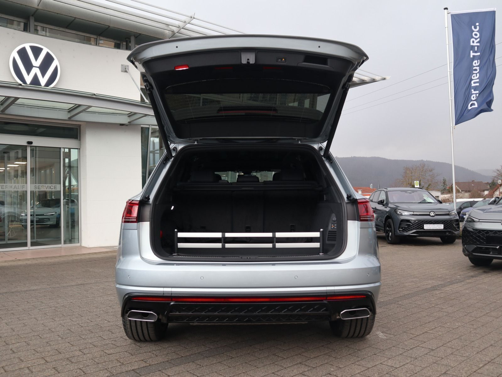 Fahrzeugabbildung Volkswagen Touareg R-Line 3,0 l V6 TDI SCR 4MOTION 210 kW (286 PS) 8-Gang-Automatik (Tiptronic)