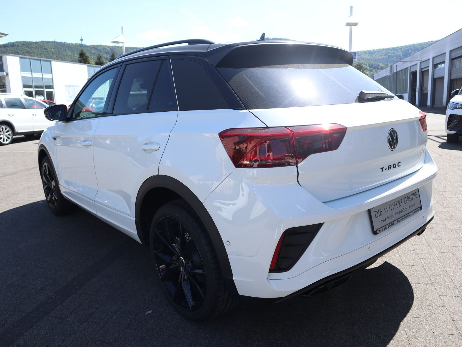 Fahrzeugabbildung Volkswagen T-Roc R-Line 1.5 TSI OPF (150 PS) DSG*AHK*WINTERRÄDER*BLACKSTYLE*19 ZOLL*