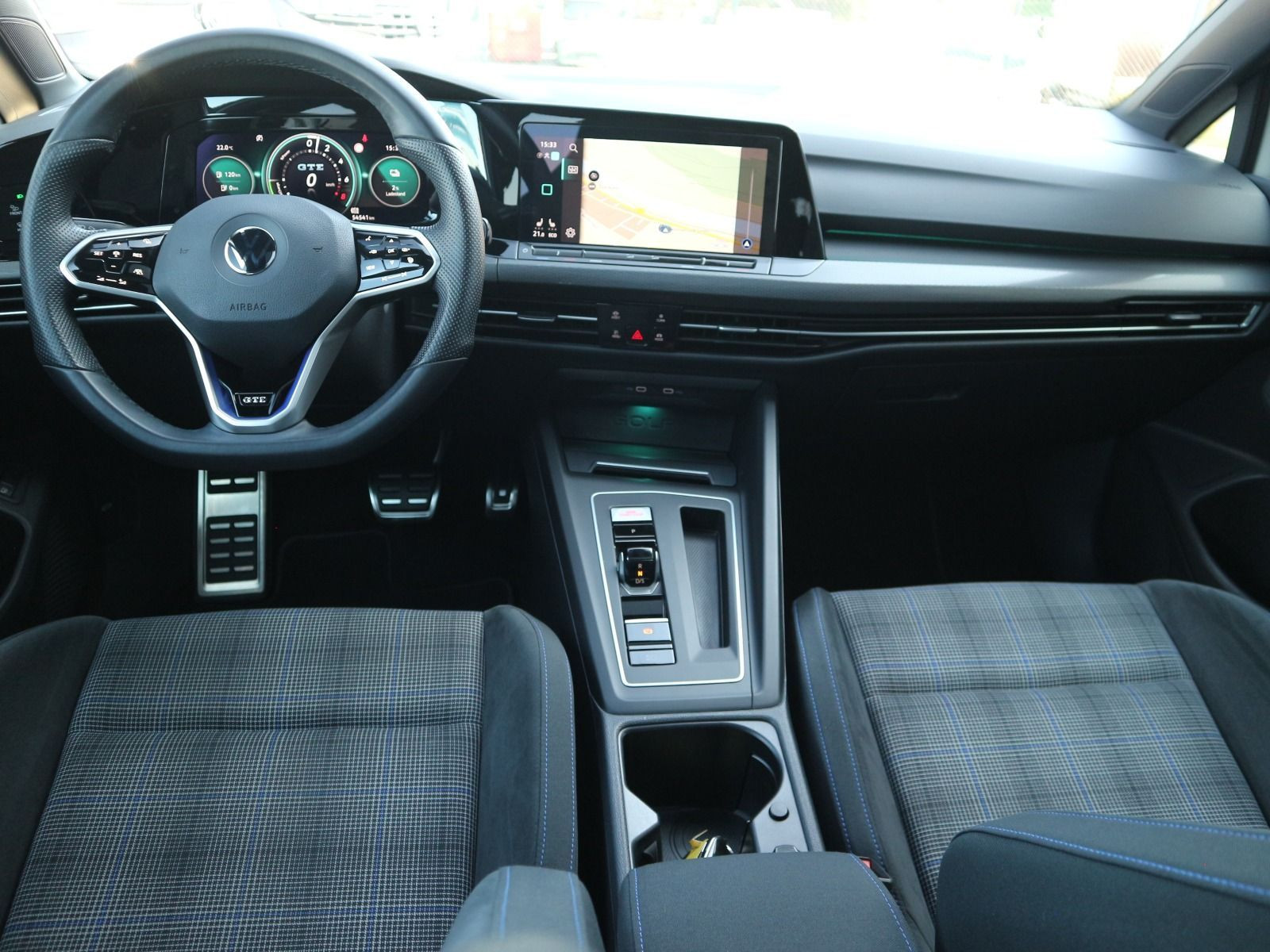 Fahrzeugabbildung Volkswagen Golf 1.4 TSI Hybrid DSG GTE PANO LED NAVI ACC