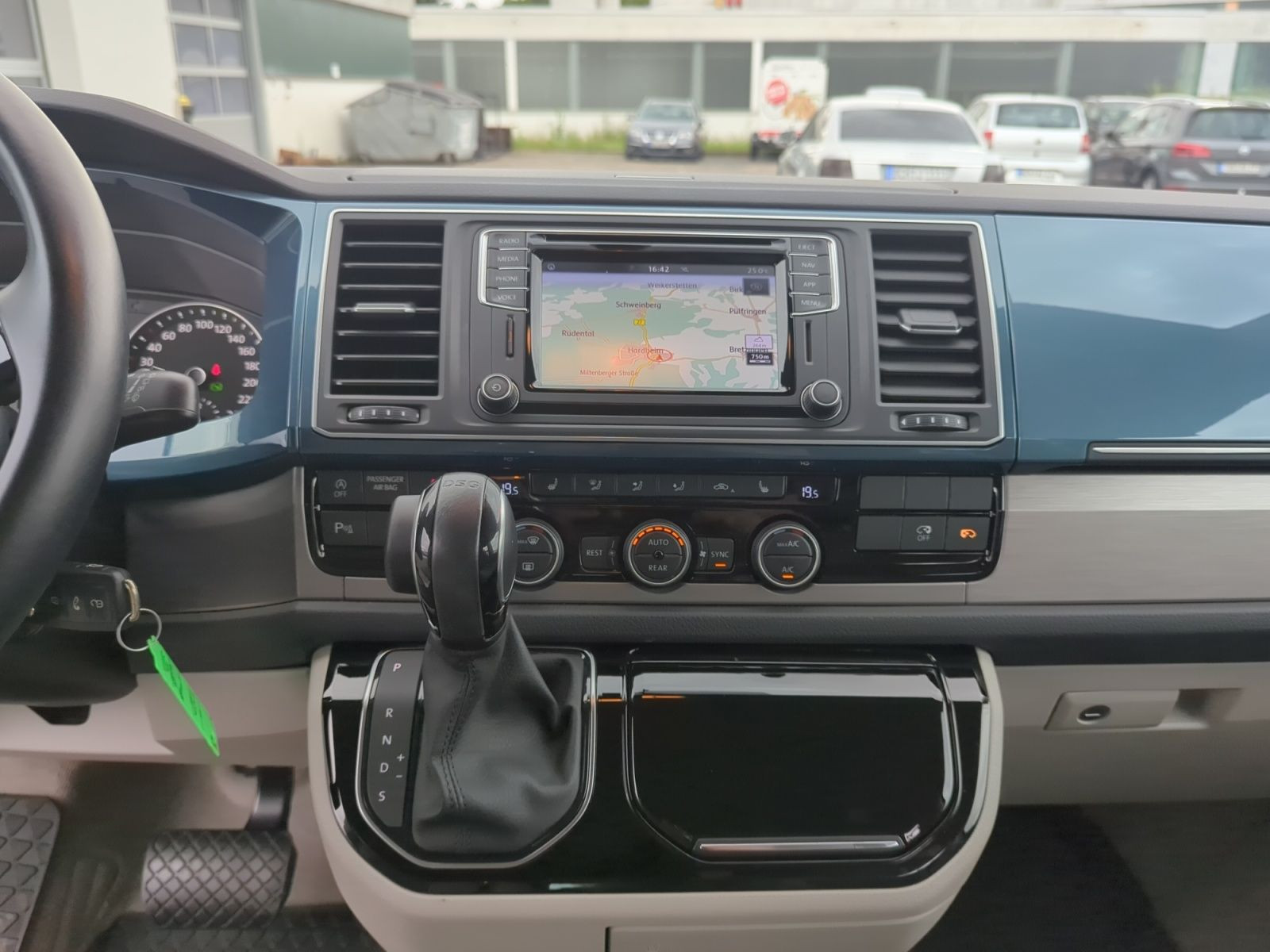 Fahrzeugabbildung Volkswagen T6 Multivan Comfortline 2.0 TDI+AHK+KAMERA+