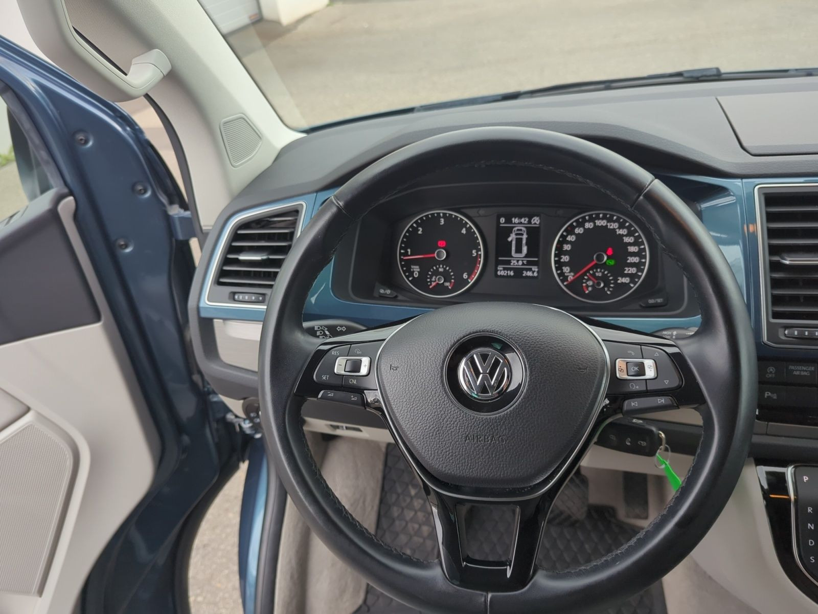 Fahrzeugabbildung Volkswagen T6 Multivan Comfortline 2.0 TDI+AHK+KAMERA+