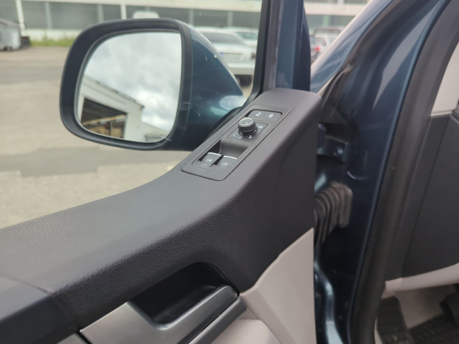 Fahrzeugabbildung Volkswagen T6 Multivan Comfortline 2.0 TDI+AHK+KAMERA+