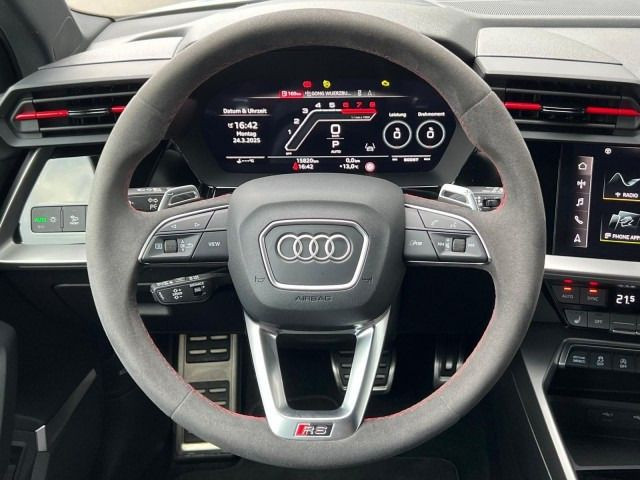 Fahrzeugabbildung Audi RS 3 Sportback +WINTERRÄDE+SPORTABGAS+HUD+MATRIX
