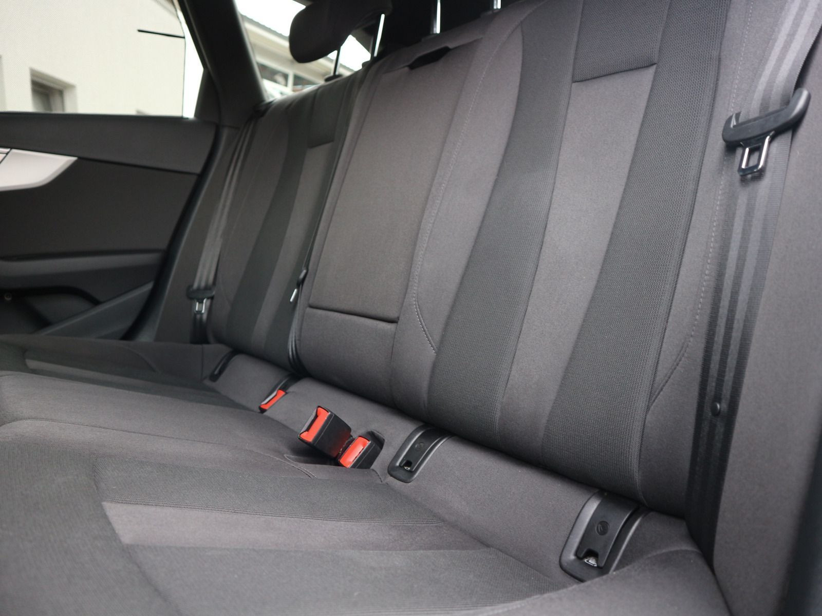 Fahrzeugabbildung Audi A4 Avant 35 TDI S tronic ACC*AHK*LED*NAVI