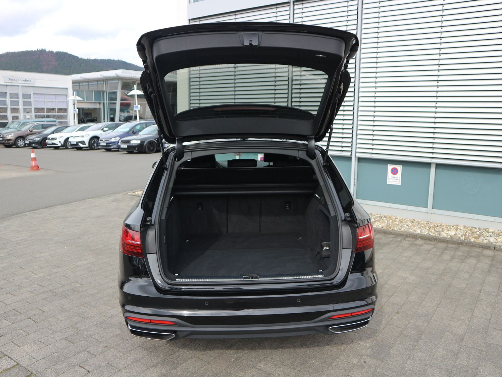 Fahrzeugabbildung Audi A4 Avant 35 TDI S tronic ACC*AHK*LED*NAVI