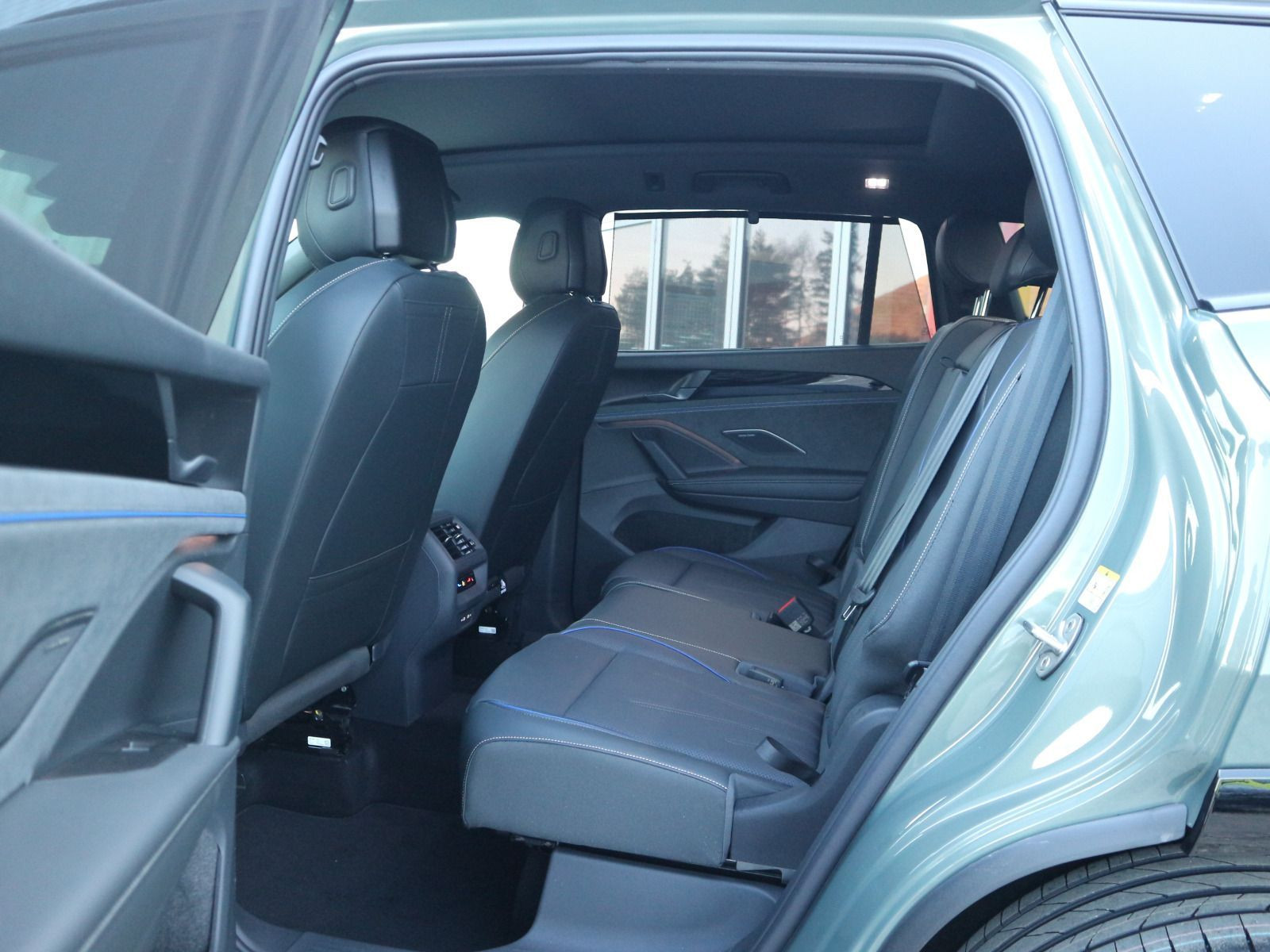Fahrzeugabbildung Volkswagen Tayron R-Line 2,0 TDI SCR 4MOTION (193 PS) DSG *7-Sitzer*BlackStyle*Panorama*