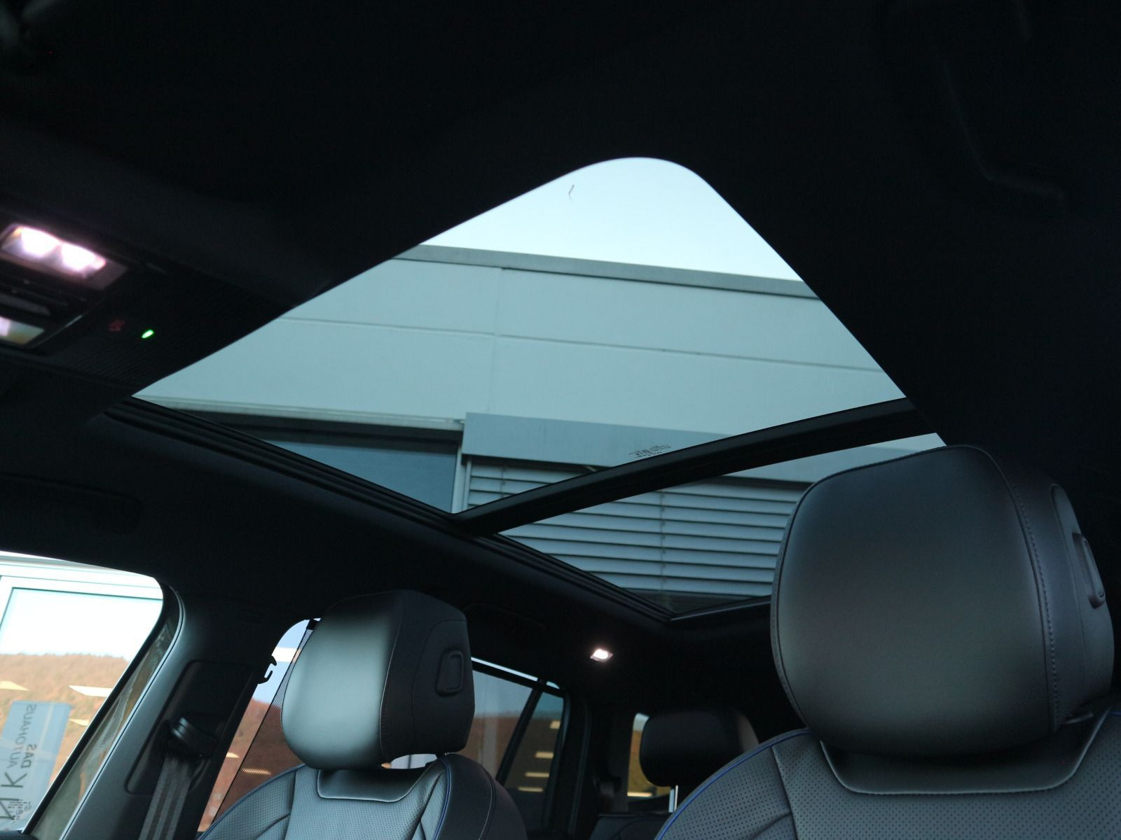 Fahrzeugabbildung Volkswagen Tayron R-Line 2,0 TDI SCR 4MOTION (193 PS) DSG *7-Sitzer*BlackStyle*Panorama*