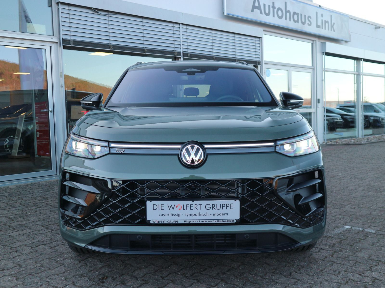 Fahrzeugabbildung Volkswagen Tayron R-Line 2,0 TDI SCR 4MOTION (193 PS) DSG *7-Sitzer*BlackStyle*Panorama*
