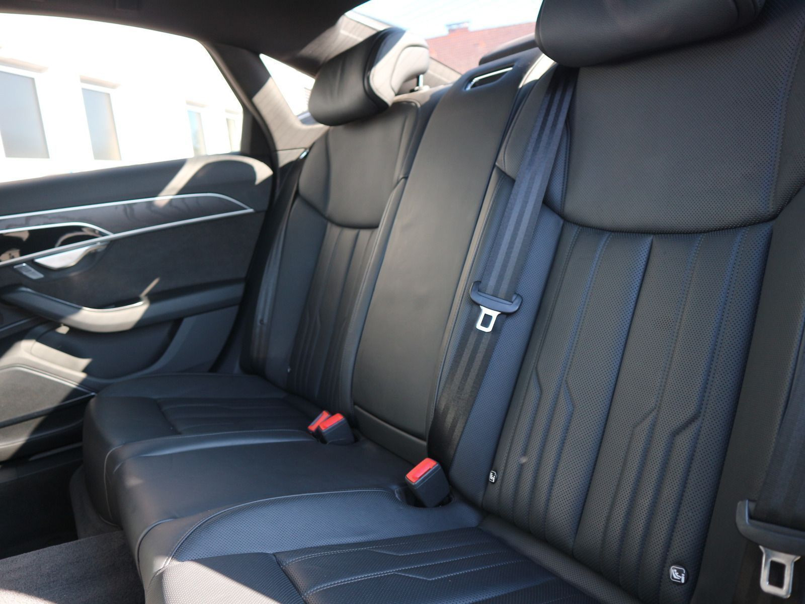 Fahrzeugabbildung Audi A8 60 TFSI e SITZBELÜFTUNG*360°*PANO*MATRIX-LED