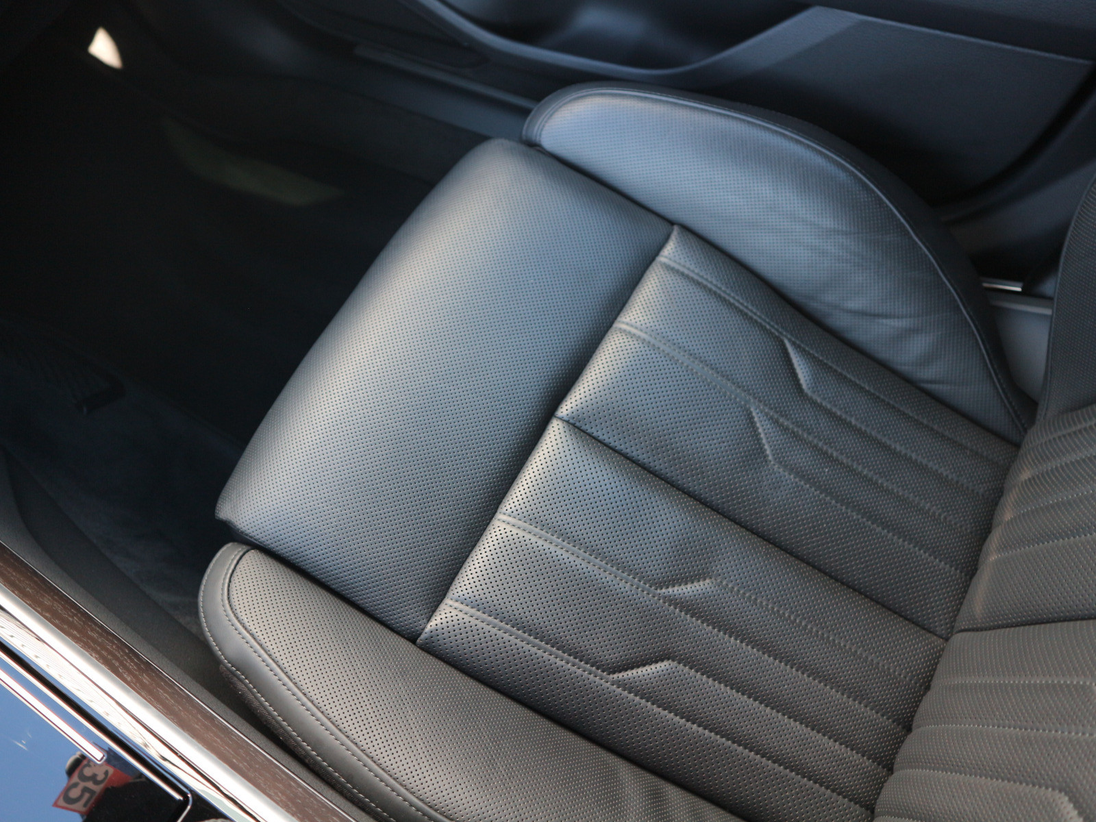 Fahrzeugabbildung Audi A8 60 TFSI e SITZBELÜFTUNG*360°*PANO*MATRIX-LED