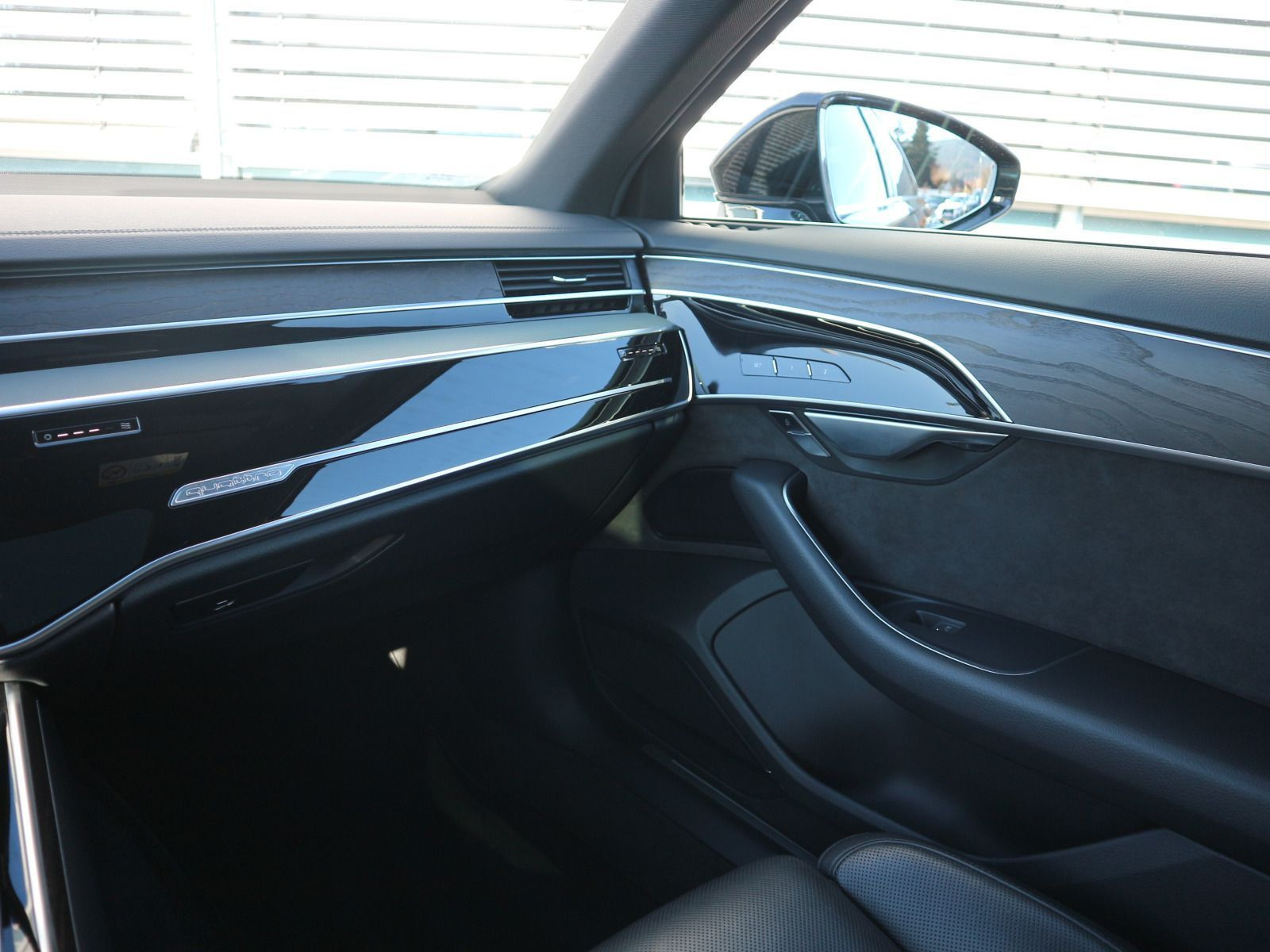 Fahrzeugabbildung Audi A8 60 TFSI e SITZBELÜFTUNG*360°*PANO*MATRIX-LED