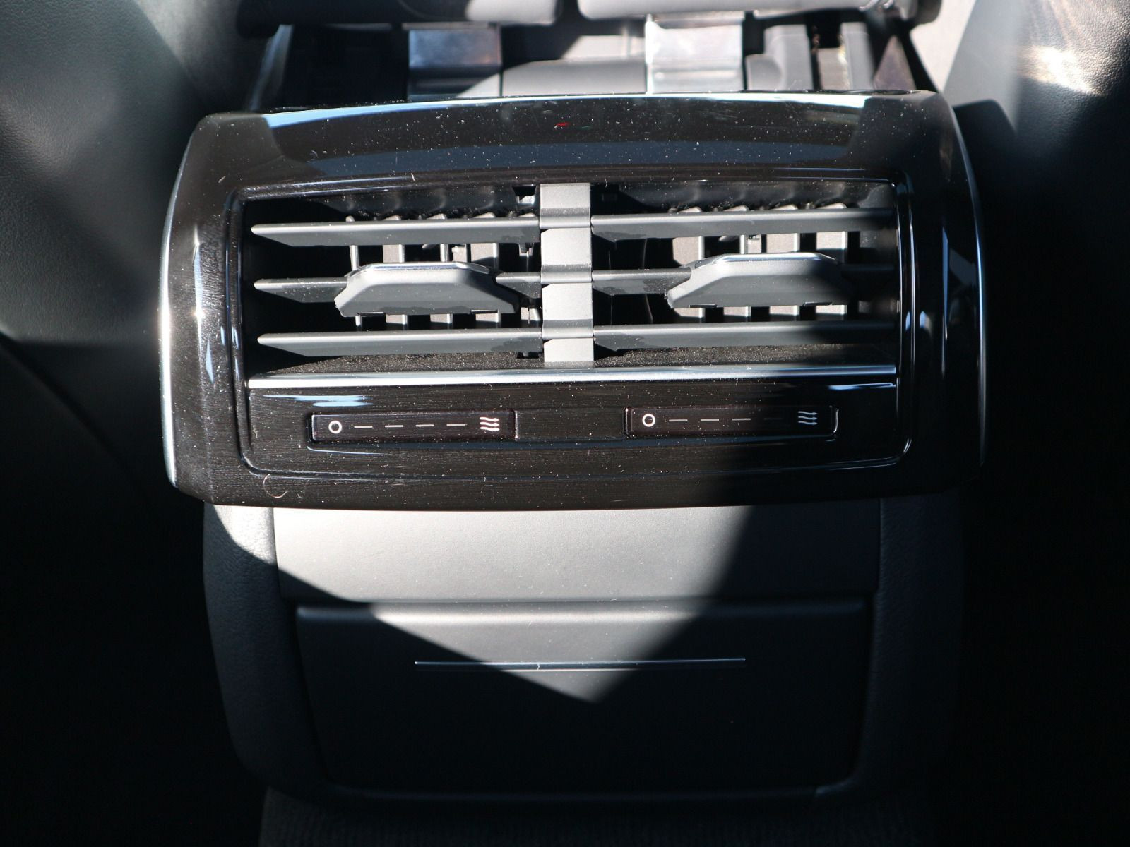 Fahrzeugabbildung Audi A8 60 TFSI e SITZBELÜFTUNG*360°*PANO*MATRIX-LED