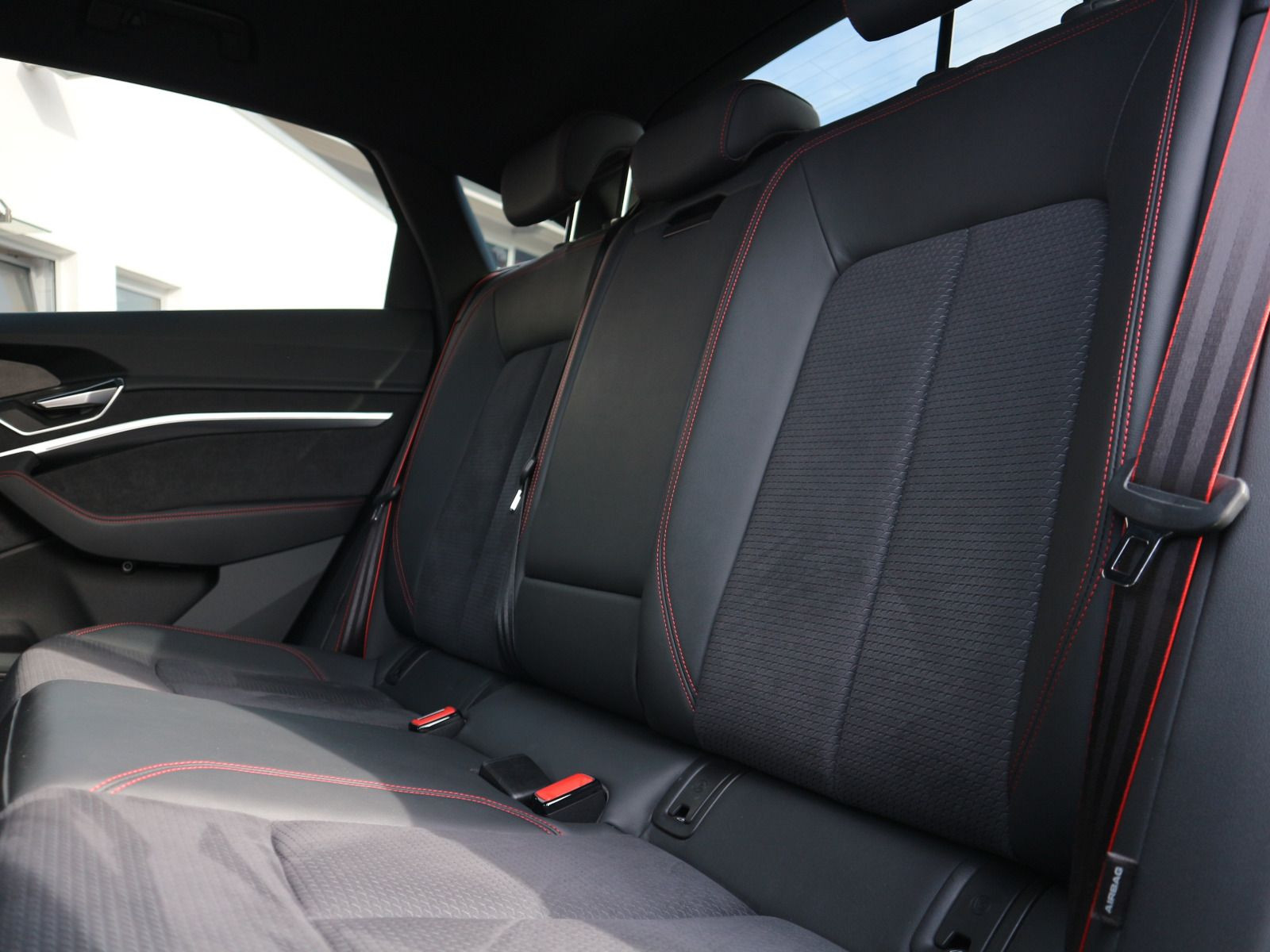 Fahrzeugabbildung Audi Q8 Sportback e-tron S line 55 quattro AHK*360°