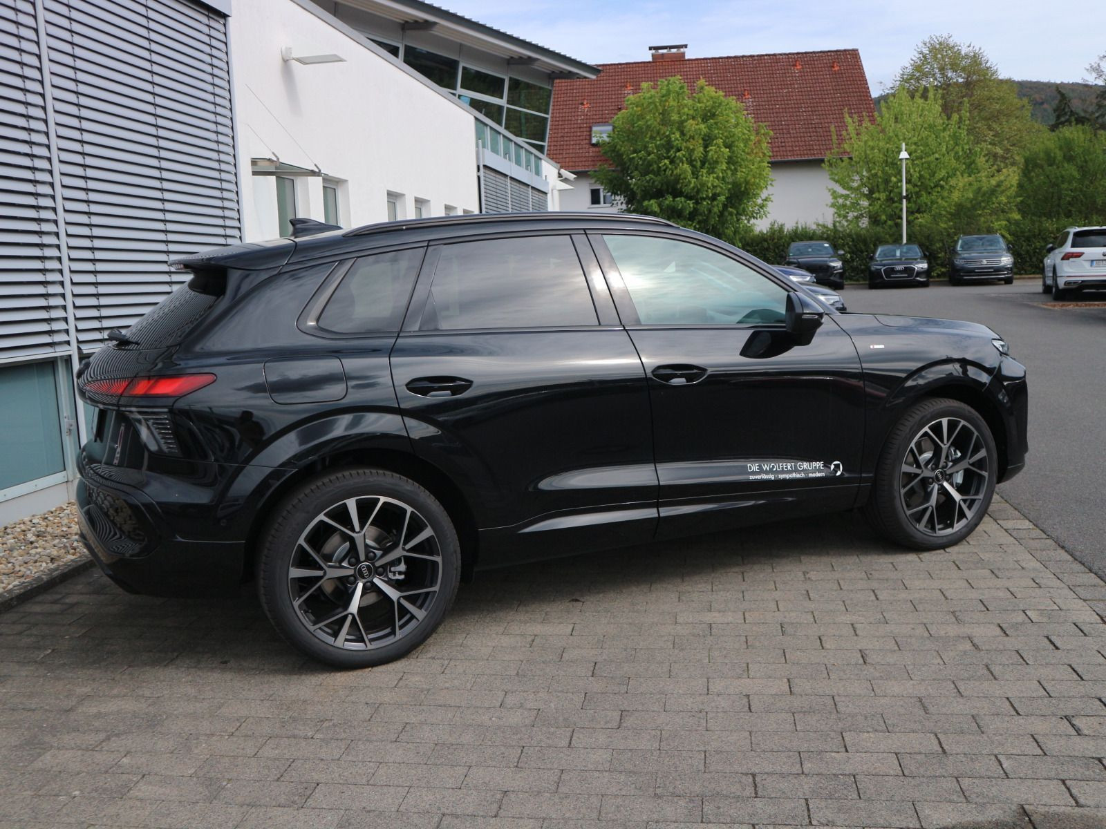 Fahrzeugabbildung Audi Q3 SUV TFSI quattro S line S tronic*AHK*LED*ACC*