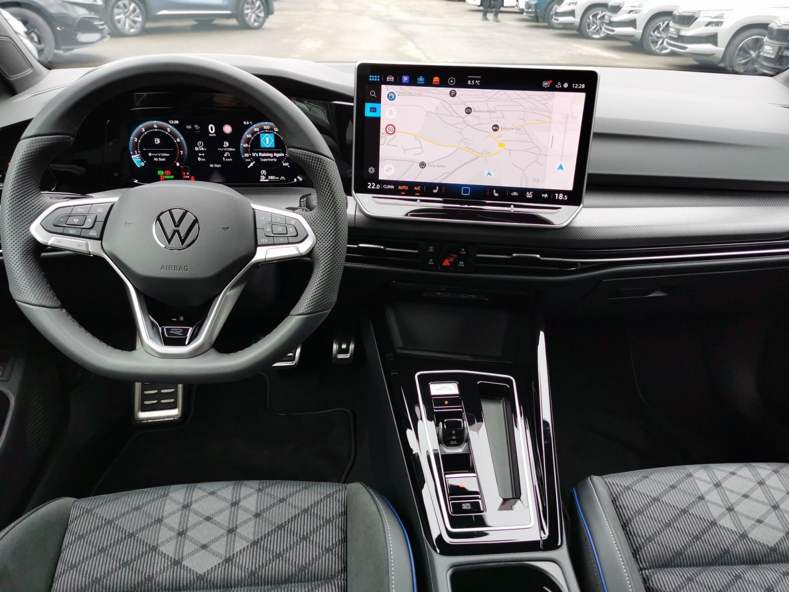 Fahrzeugabbildung Volkswagen Golf Variant 1.5 eTSI R-Line +AHK+NAVI