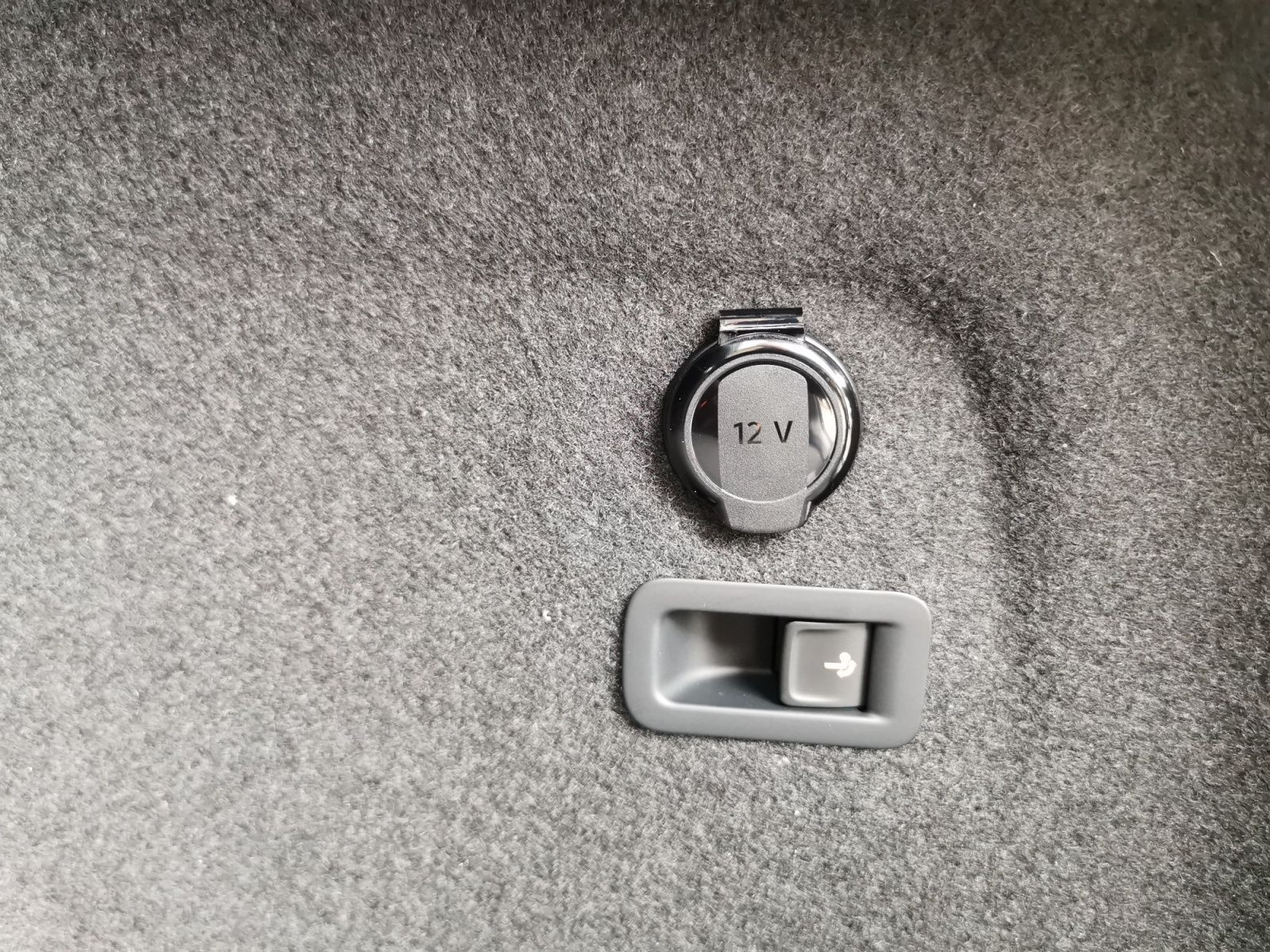 Fahrzeugabbildung Volkswagen Golf Variant 1.5 eTSI R-Line +AHK+NAVI