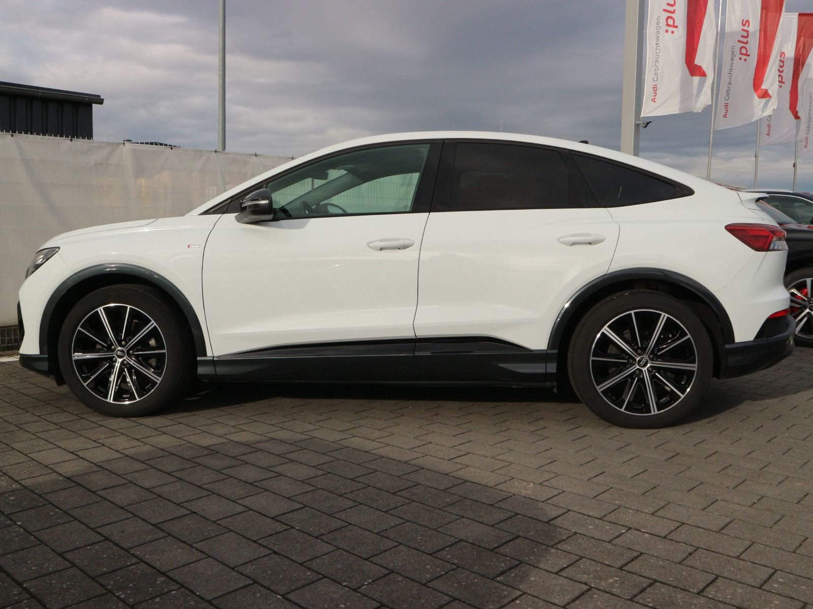 Fahrzeugabbildung Audi Q4 Sportback e-tron S line 40 AHK*KAMERA*HEADUP