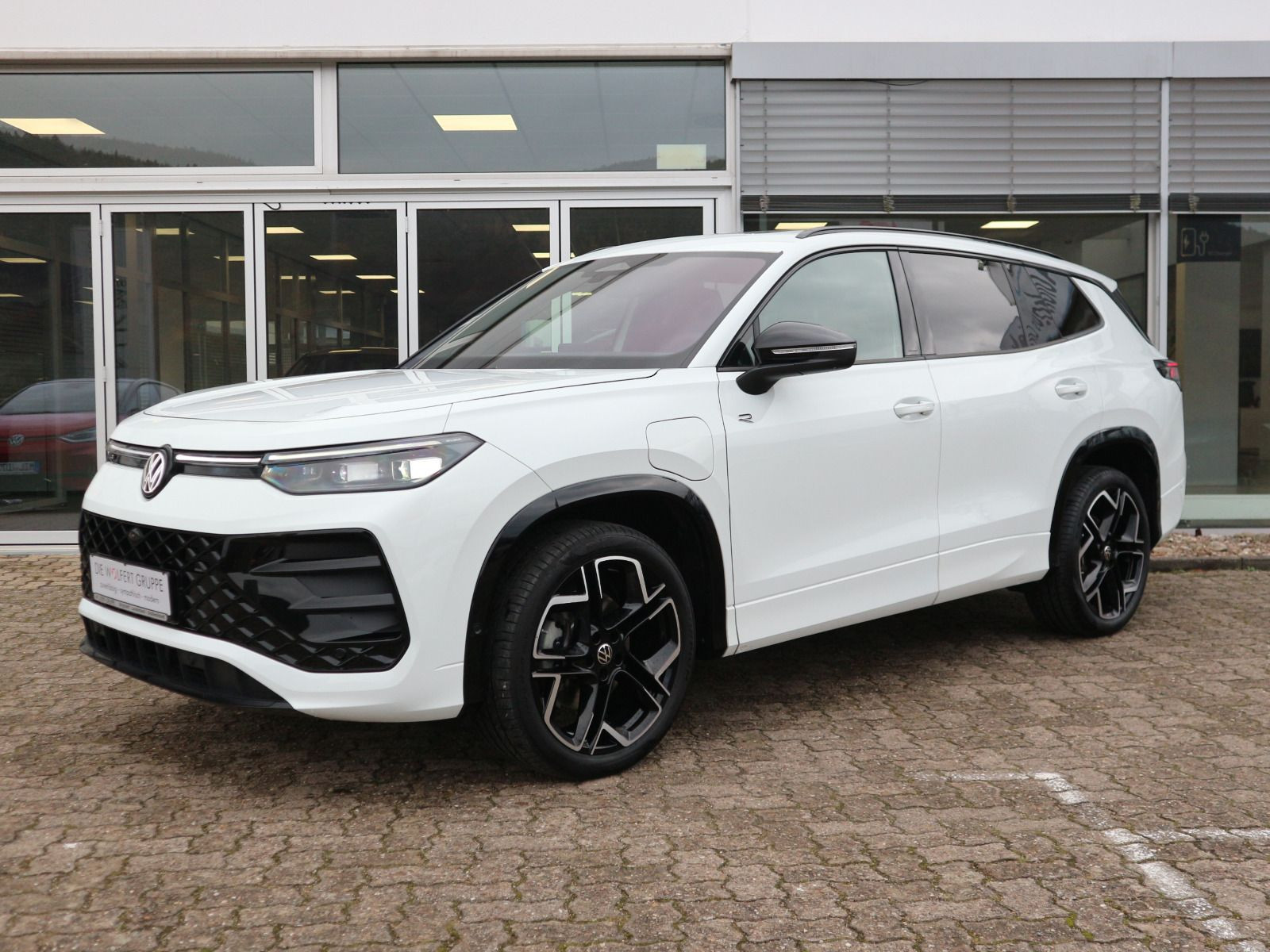 Fahrzeugabbildung Volkswagen Tayron R-Line 1.5 eHybrid DSG PANO STHZG LEDER