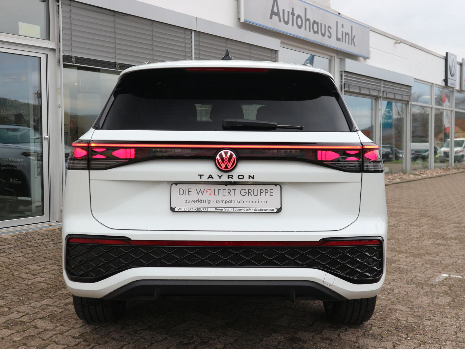 Fahrzeugabbildung Volkswagen Tayron R-Line 1.5 eHybrid DSG PANO STHZG LEDER