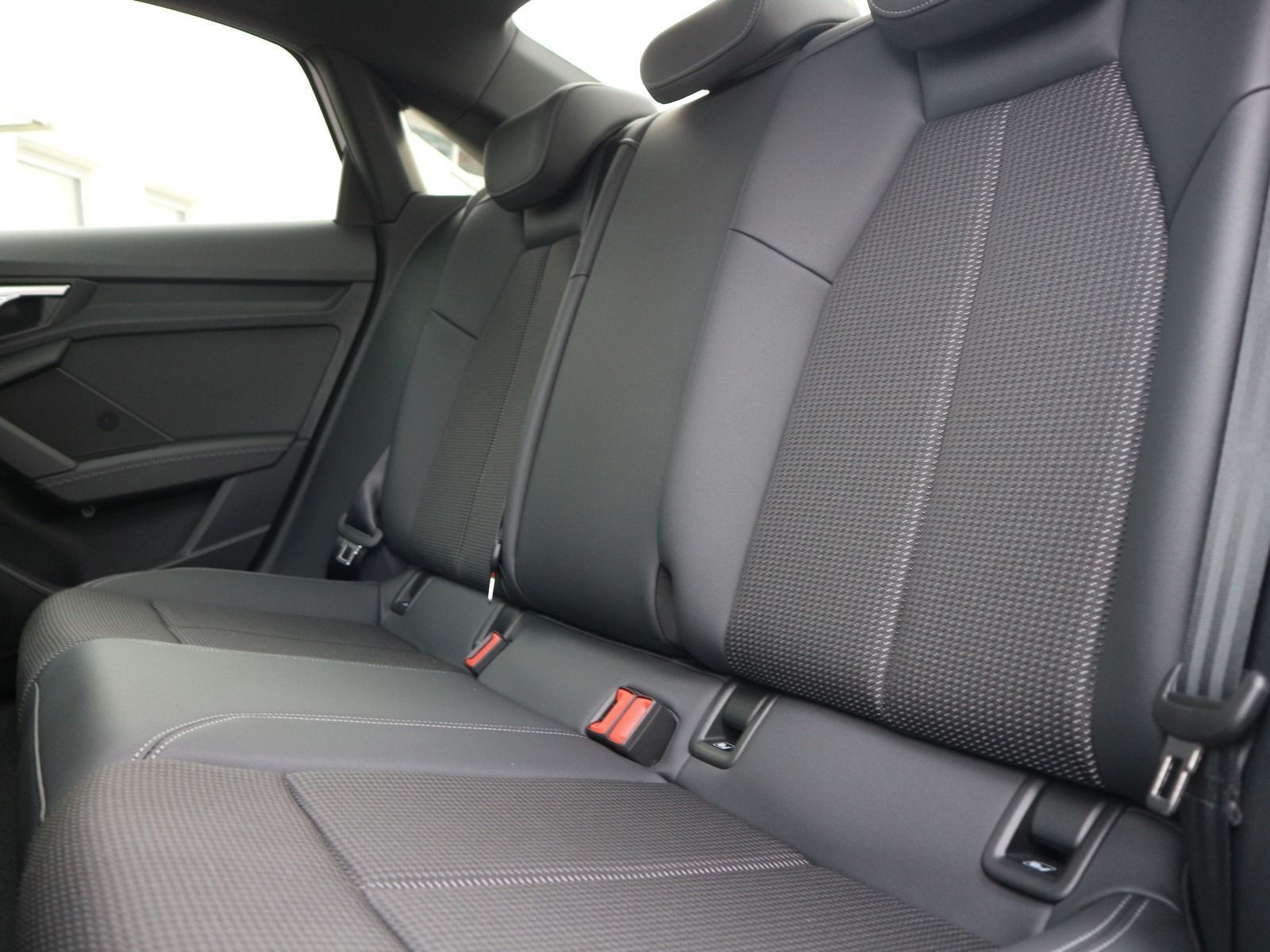 Fahrzeugabbildung Audi A3 Limousine 30 TFSI S line LED*PANO*SHZ*CARPLAY