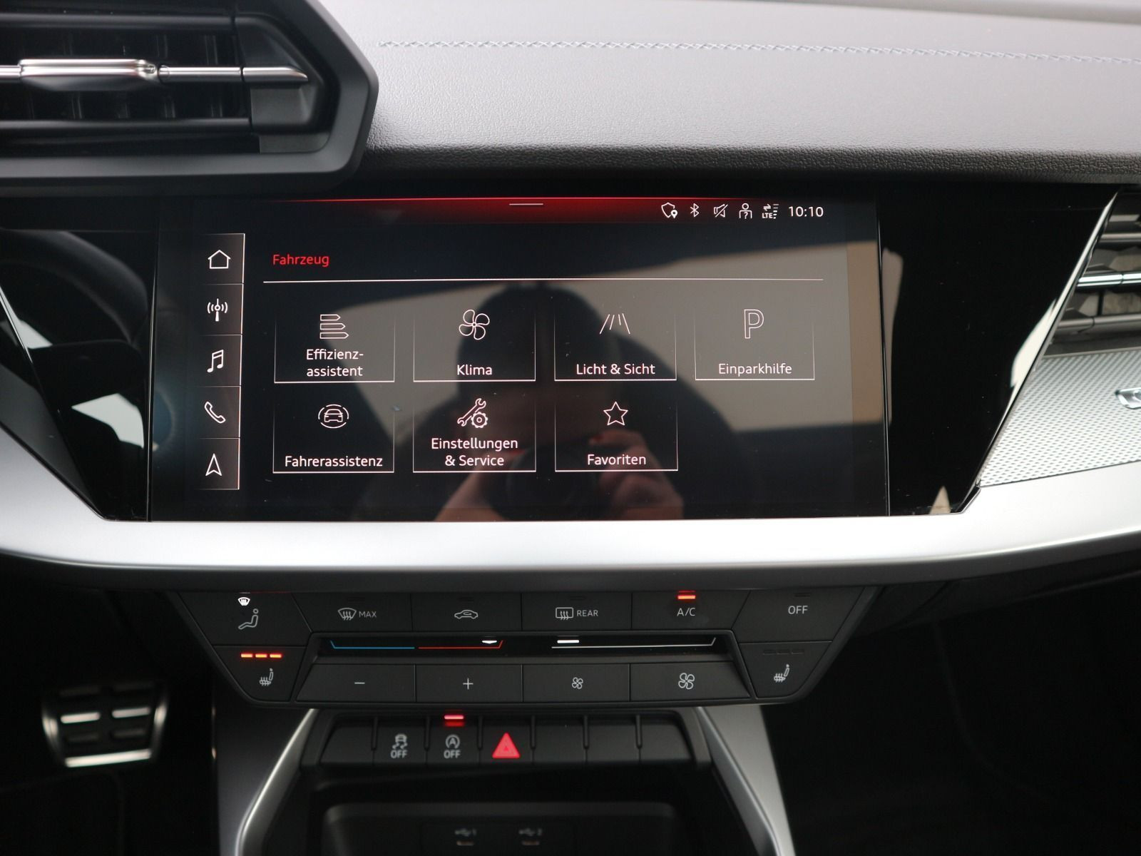 Fahrzeugabbildung Audi A3 Limousine 30 TFSI S line LED*PANO*SHZ*CARPLAY