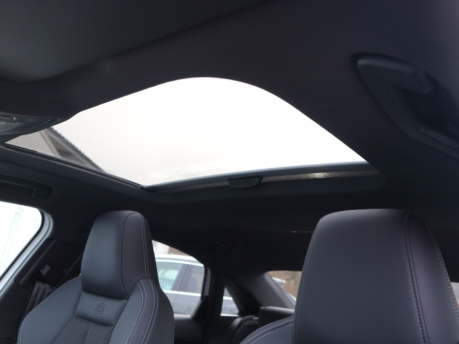 Fahrzeugabbildung Audi A3 Limousine 30 TFSI S line LED*PANO*SHZ*CARPLAY