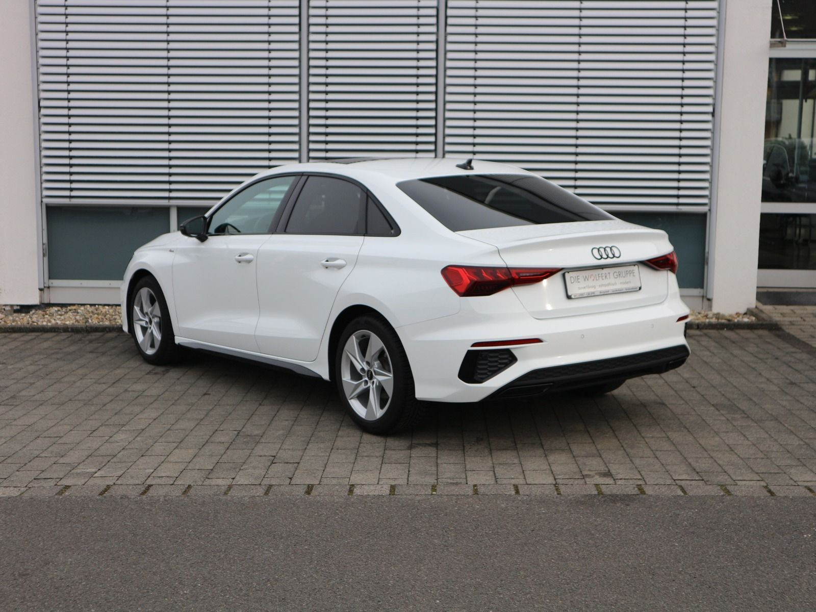 Fahrzeugabbildung Audi A3 Limousine 30 TFSI S line LED*PANO*SHZ*CARPLAY