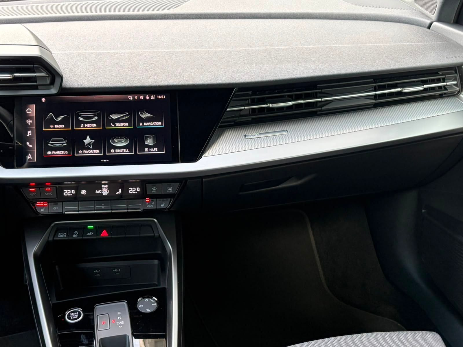 Fahrzeugabbildung Audi A3 Sportback 45 TFSIe S LINE+KAMERA+ACC+OPTIK SC