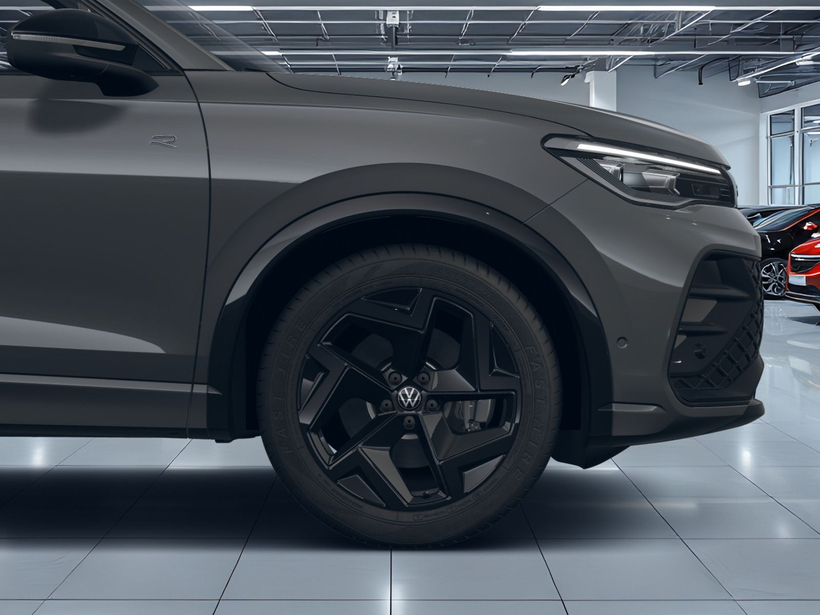 Fahrzeugabbildung Volkswagen Tiguan R-Line 1,5 eHybrid OPF (150 PS) / (115 PS) DSG*AHK*WINTERRÄDER*NAVI*