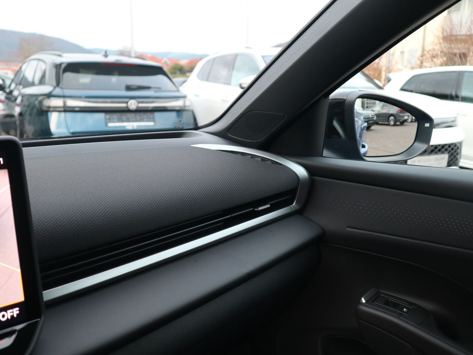 Fahrzeugabbildung Volkswagen T-Roc R-Line 1.5 eTSI OPF (150 PS) DSG *NEUES MODELL!*