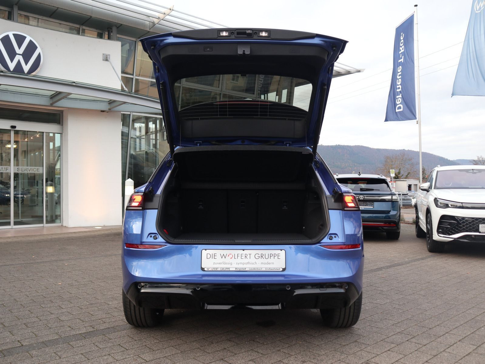 Fahrzeugabbildung Volkswagen T-Roc R-Line 1.5 eTSI OPF (150 PS) DSG *NEUES MODELL!*