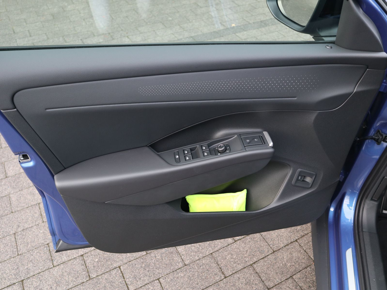 Fahrzeugabbildung Volkswagen T-Roc R-Line 1.5 eTSI OPF (150 PS) DSG *NEUES MODELL!*