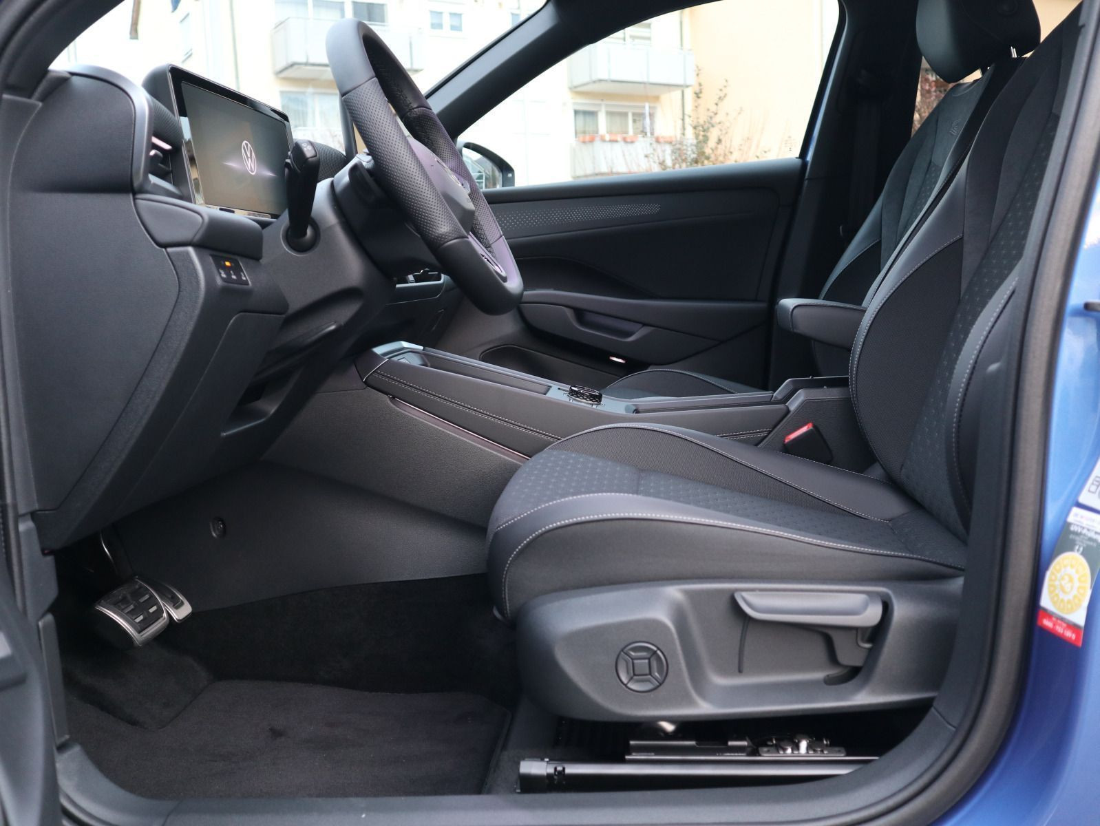 Fahrzeugabbildung Volkswagen T-Roc R-Line 1.5 eTSI OPF (150 PS) DSG *NEUES MODELL!*