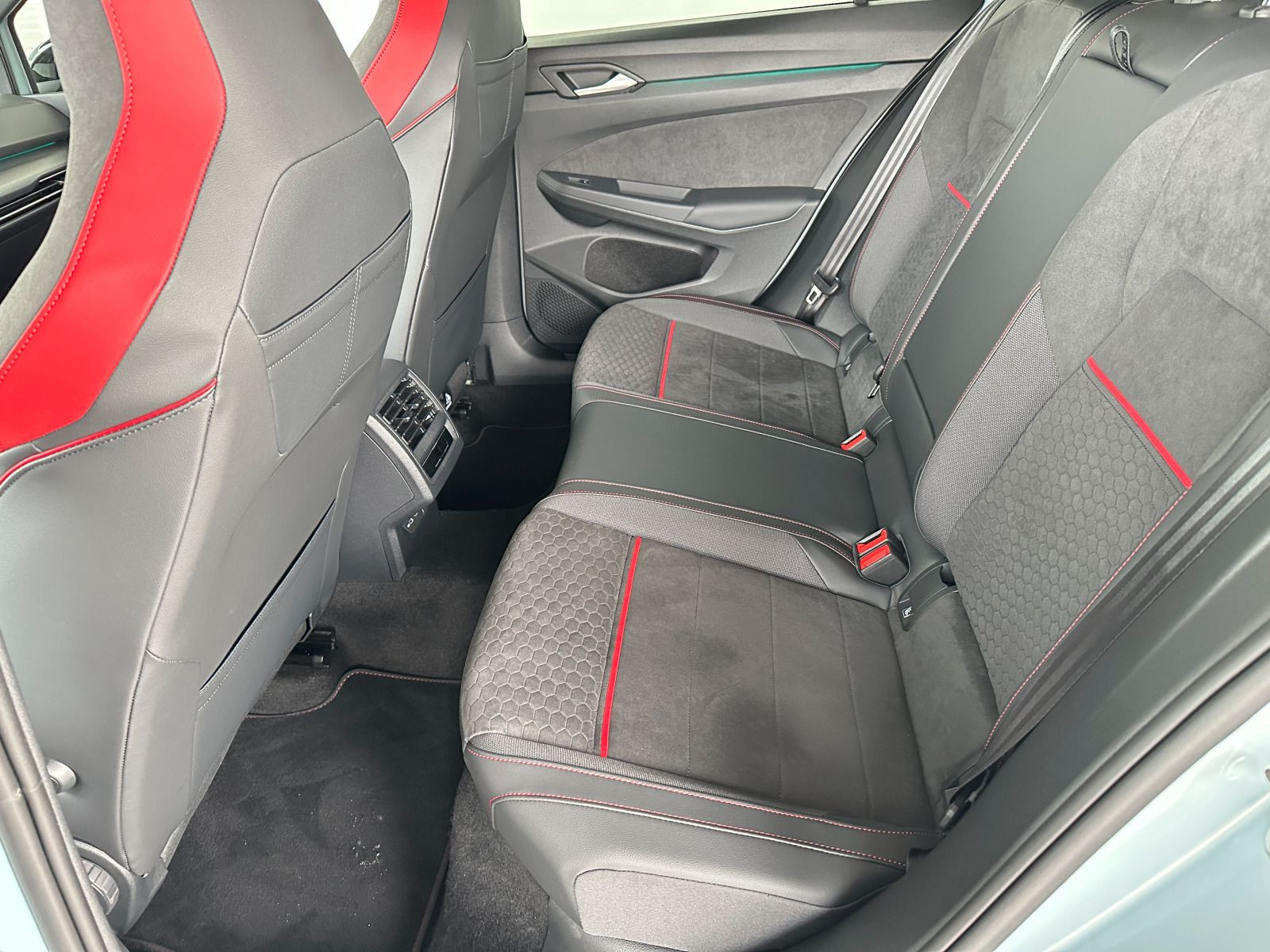 Fahrzeugabbildung Volkswagen Golf GTI Clubsport 2.0 TSI DSG MATRIX 360° NAVI HUD ACC