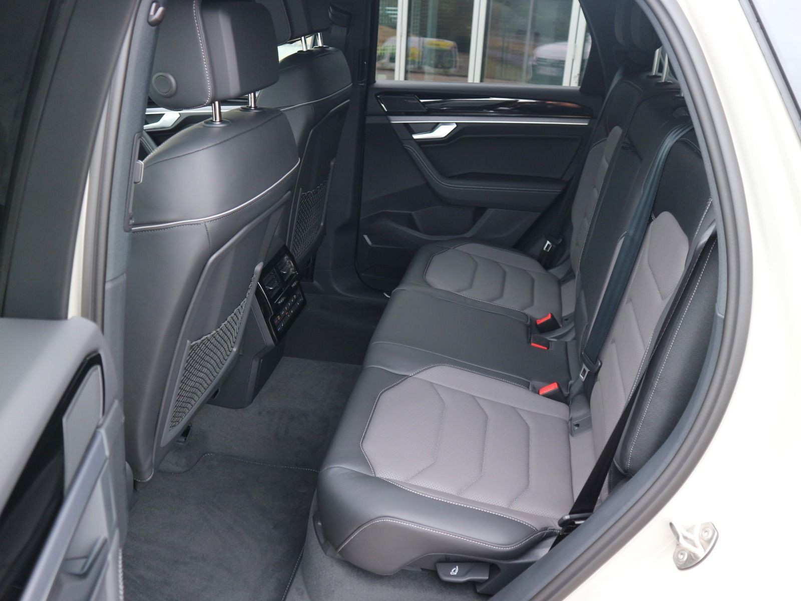 Fahrzeugabbildung Volkswagen Touareg R-Line 3,0 V6 TDI SCR 4MOTION (286 PS)*AHK*LEDER*PANORAMA*LUFTFEDERUNG*